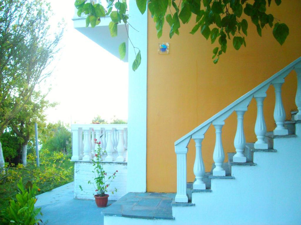Villa Vania Gardenos Vitaládes Eksteriør billede